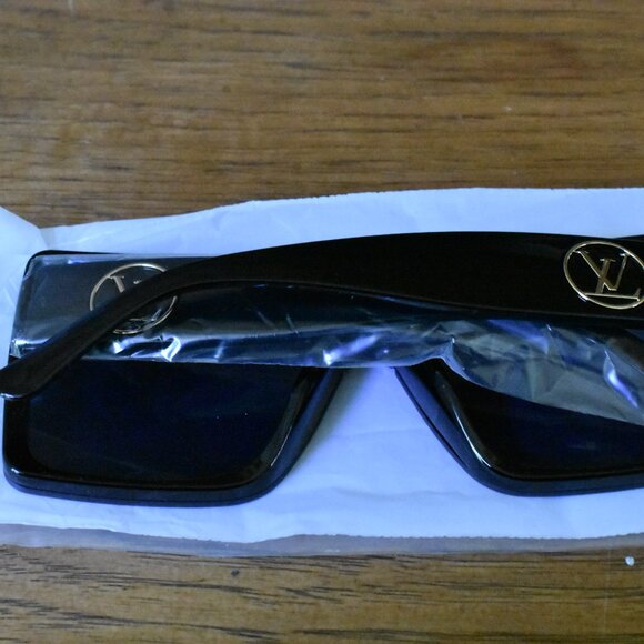 LV Sunglasses - Picture 3 of 8